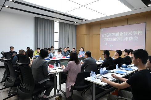 校企共培 未來(lái)可期丨中辰股份召開(kāi)2023屆實(shí)習生座談會(huì )