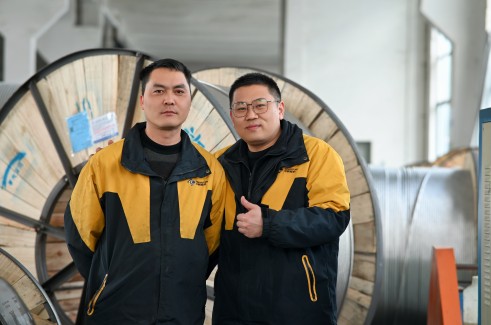 耐壓試驗臺前的質(zhì)量哨兵——記質(zhì)量管理部試驗員薛立剛與劉慶達的傳承之路